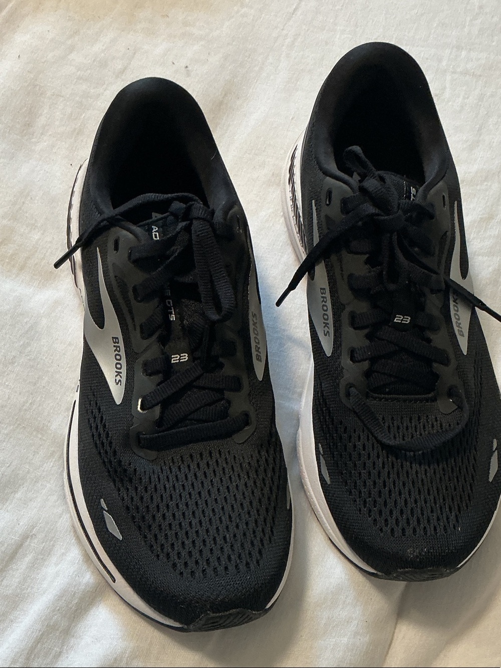 Women’s Brooks Adrenaline GTS 23 size 9.5 D in black